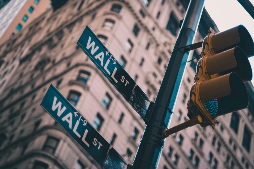 ウォール街では新興国市場を巡る熱狂的な機運が高まりを見せている(Foto: Lo Lo/unsplash)