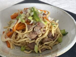 お祭り屋台でおなじみの一品=家庭の味を見つけてみましょう=ソース焼きそば