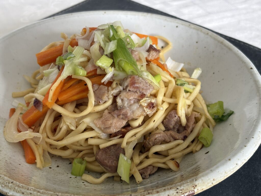 お祭り屋台でおなじみの一品=家庭の味を見つけてみましょう=ソース焼きそば