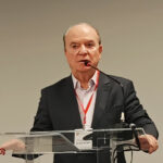 講演する在ベロオリゾンテ日本国名誉総領事ウィルソン・ネリオ・ブルマー氏
