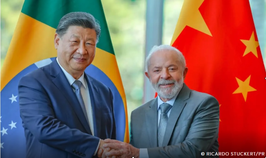 習近平主席と握手するルーラ大統領(Foto: Ricardo Stuckert/PR)
