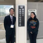 甲西中学校夜間学級の青木義道教頭と新入生の入江夢さん