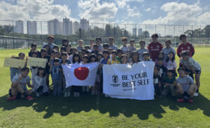 なでしこジャパンの選手たちとサンパウロ日本人学校の児童生徒たち