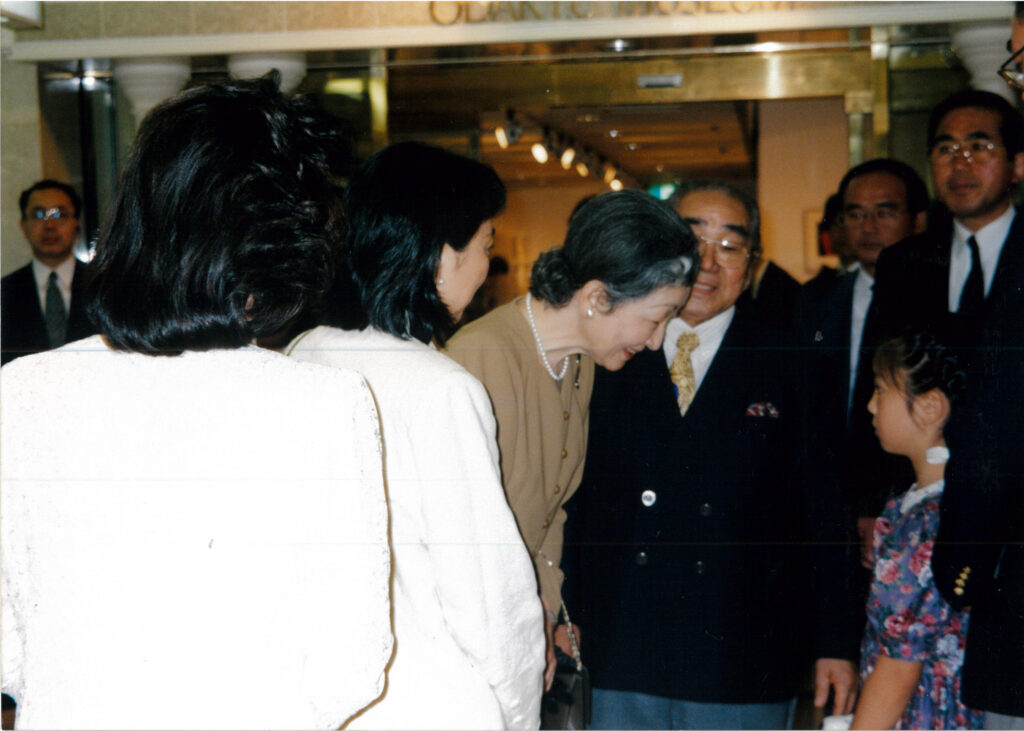 マベ画伯の個展に来場された美智子妃殿下からお言葉をかけられた夕実さん