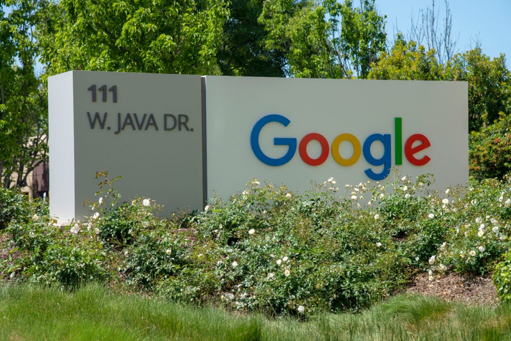 米カリフォルニア州サニーベールのグーグル社オフィス（Foto:Greg Bulla/unsplash）