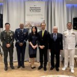 右からエジソン・マサユキ・ヒロシ陸軍少将、ルイス・クラウジオ・マセド・サントス空軍少将、清水享総領事、平崎靖之リベルダーデ友好会会長、マルコ・アントニオ・イスマエル・トロヴァン・ジ・オリヴェイラ海軍中将
