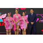 ファビアネ・しずえ・小林さん（左から二人目）ら受賞者と藤田ACAL会長