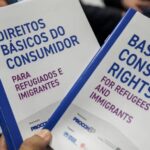 移民や難民のために作られた、消費者の基本的な権利に関する小冊子（© Paulo Pinto/Agência Brasil）