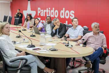 ウンベルト・コスタ暫定党首（右端、DIVULGAÇÃO）